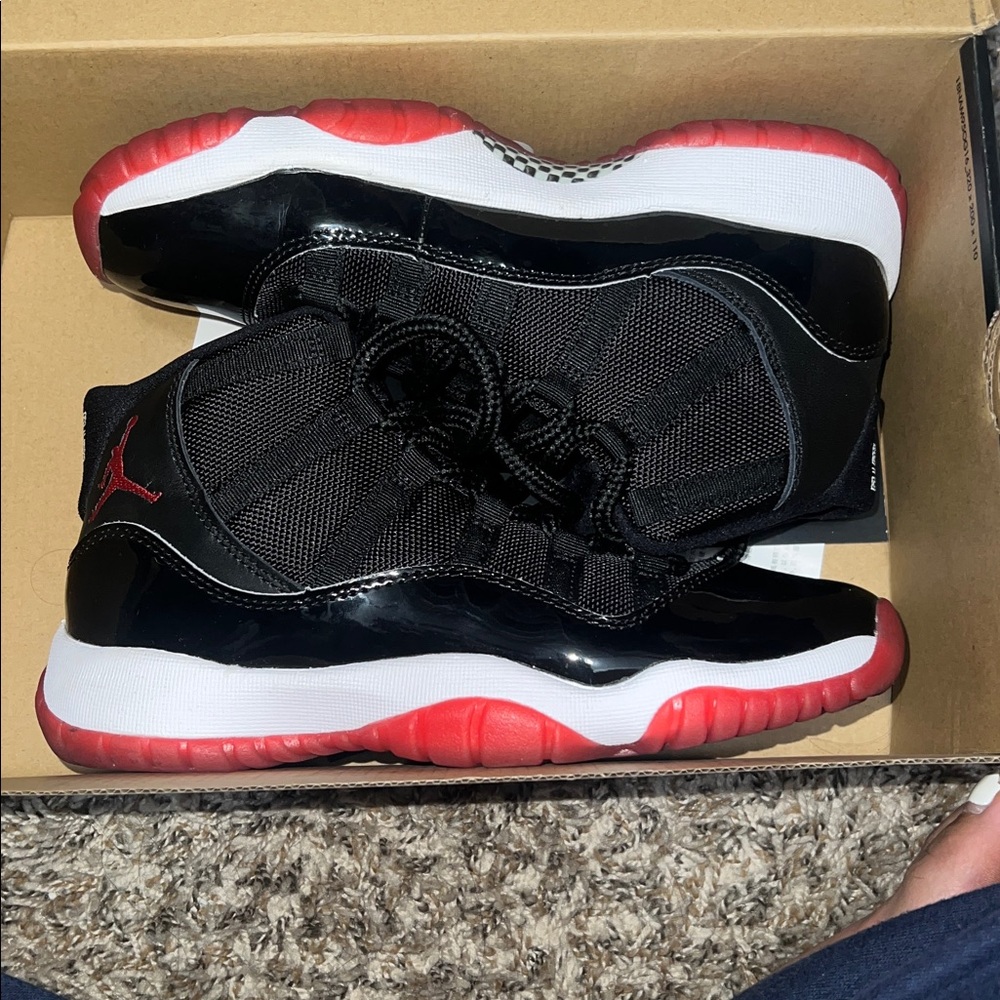 Nike Air Jordan 1 Retro (GS) Black and White Sneakers